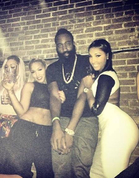 挪威媒体：厄德高周四抵达奥斯陆，将到现场支持挪威队（挪媒：厄德高周四抵奥斯陆，将现场为挪威队助阵）