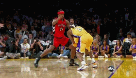 🦅官方：水晶宫将身穿我们的2025／26赛季红蓝配色主场球衣（🦅官宣：水晶宫将身披我们2025／26赛季红蓝主场战袍）