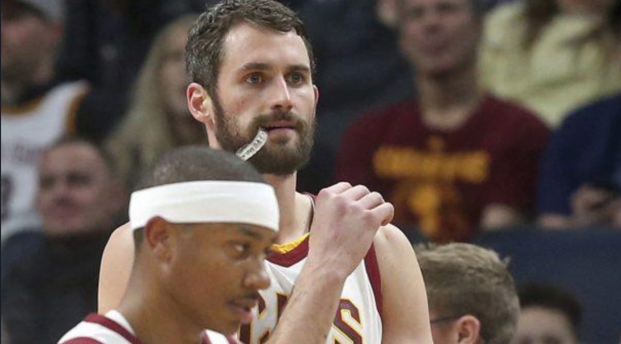 世体：皇马过度依赖库尔图瓦和姆巴佩，其余球员表现平平（世体：皇马对库尔图瓦和姆巴佩依赖过深，其余球员缺少亮点）