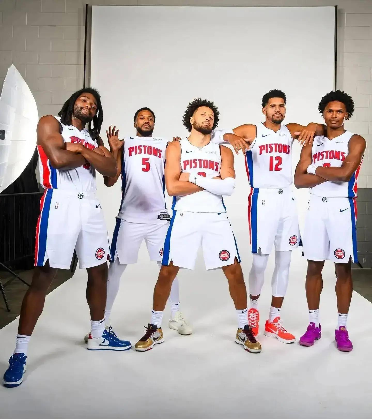 哈兰德的牺牲：曼城3-2绝杀利兹联，他全场仅1射门的背后意义（哈兰德仅1次射门仍成全曼城3-2绝杀利兹：低数据背后的牺牲与价值）