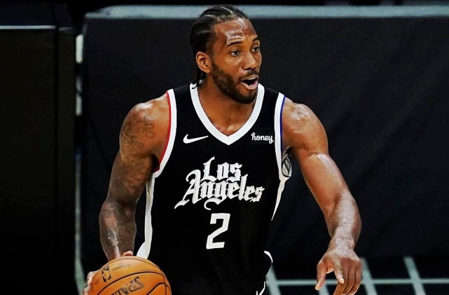 马卡：因负面争议，博阿滕在巴萨进行教练课程时遭球迷批评（马卡：争议缠身，博阿滕在巴萨教练课期间遭球迷指责）